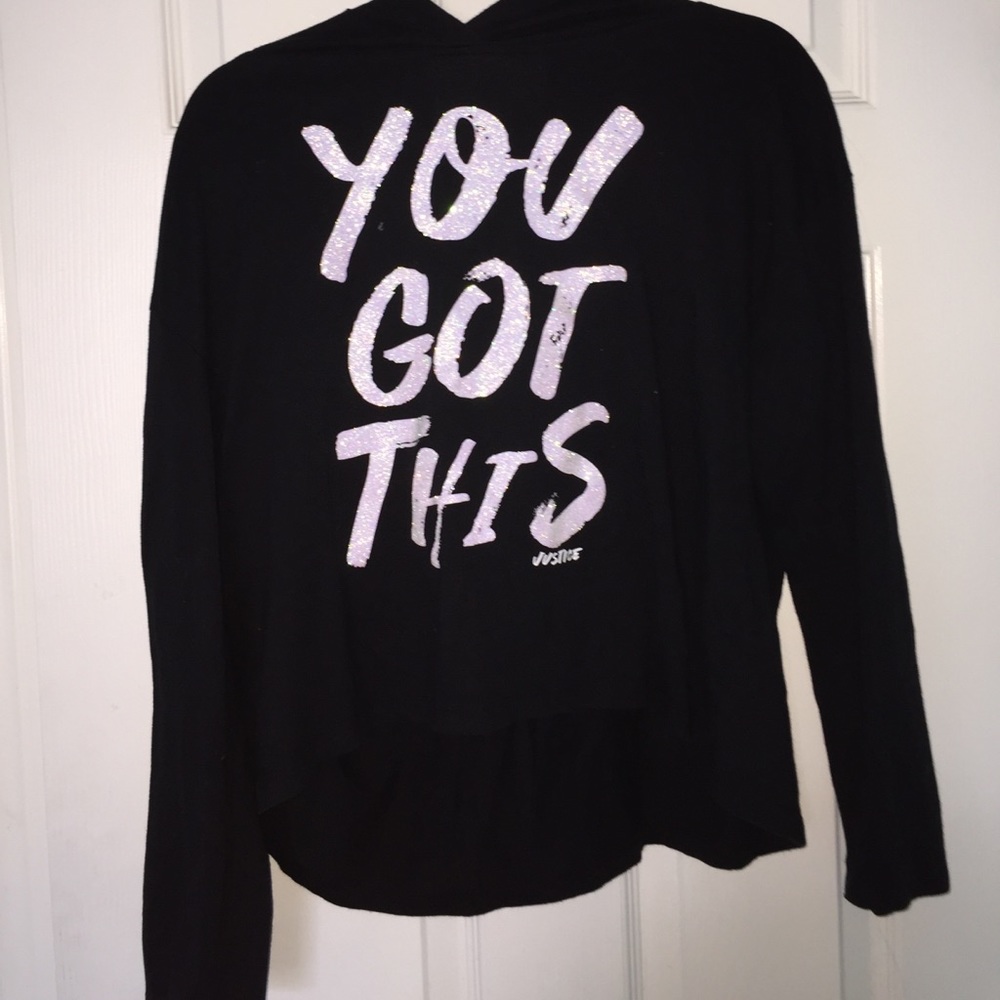 👑🦋a cropped hoodie